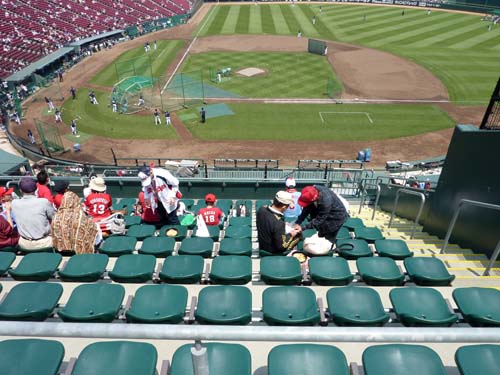 内野２階指定席