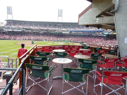 パーティデッキ内野(３塁側)